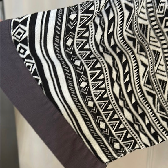 Entro Monochrome Geometric Kimono - Picture 3 of 8